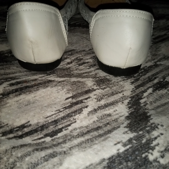 Off white lace flats - Picture 2 of 4